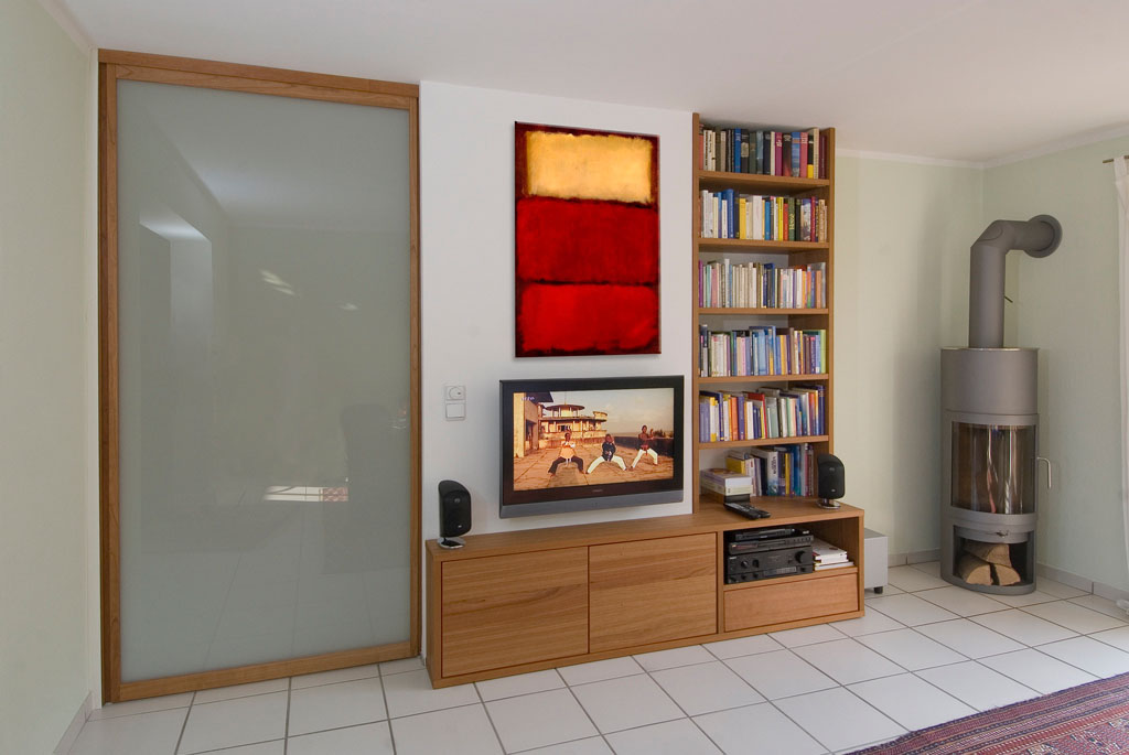 Gleittüren, Trennwände und Schrankmöbel von der Schreinerei WERNER AG im Eichenhaus Laufach